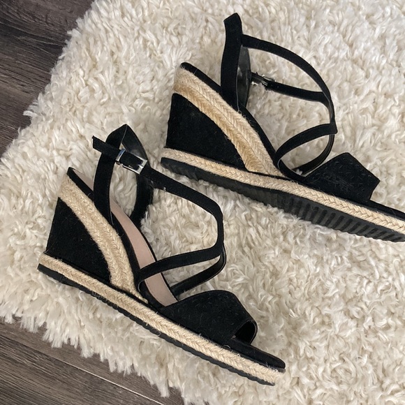 Kelly & Katie 9.5 Wedge Sandal - Picture 3 of 5